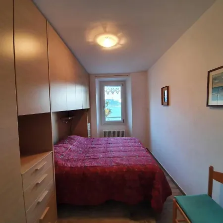 Pretty In With Lake View Apartment